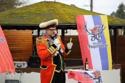 Wenn man es knickt, leuchtet es ... heißt ja auch nicht umsonst 'Knicklicht'